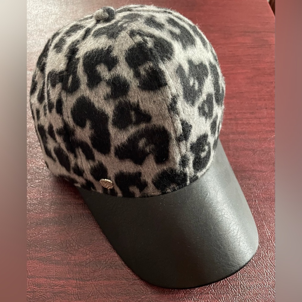 Vince Camuto Snow Leopard Print/ Black Fashionable Hat